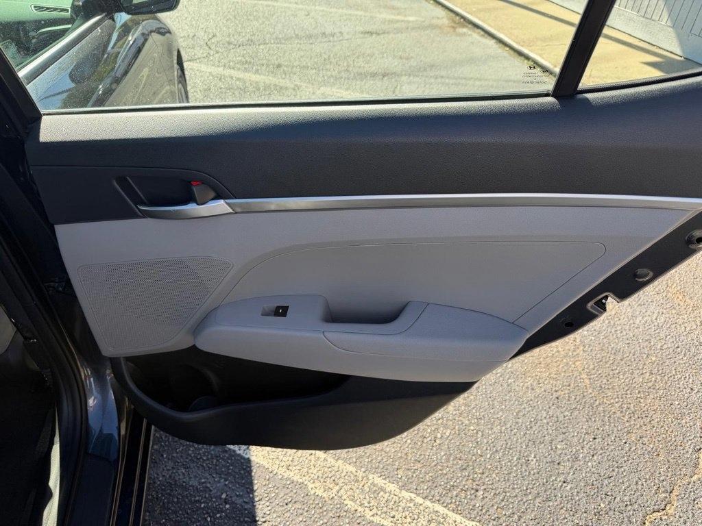 Hyundai Elantra SE 6M 2020