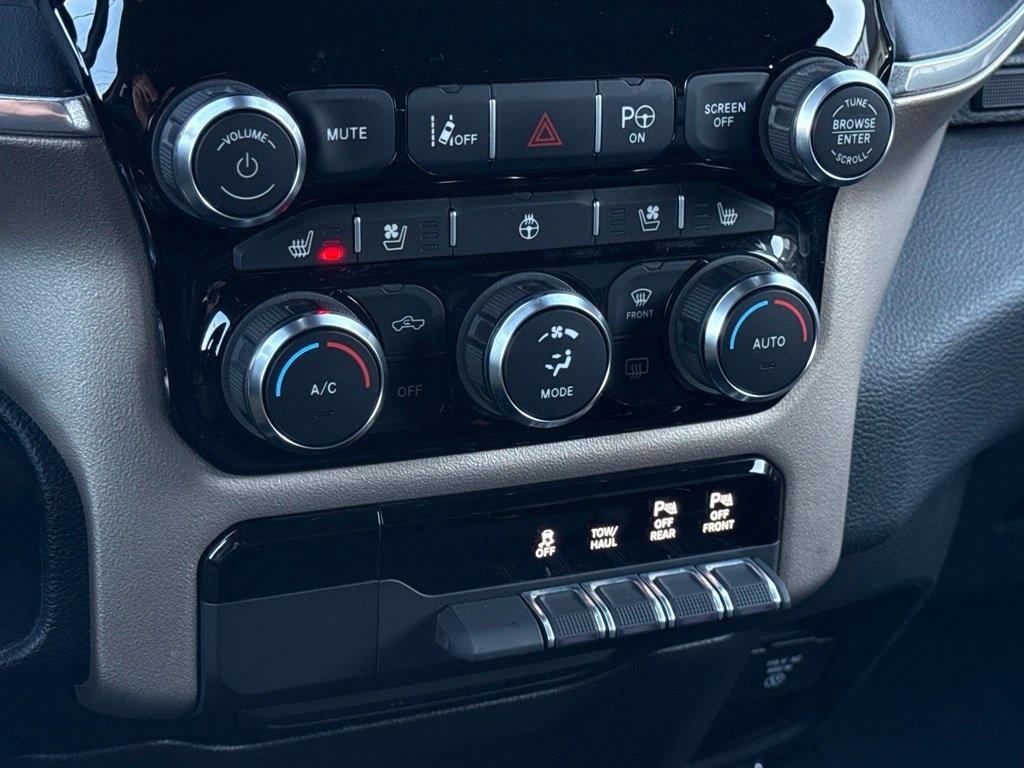 RAM 1500 Laramie Quad Cab 4WD 2021