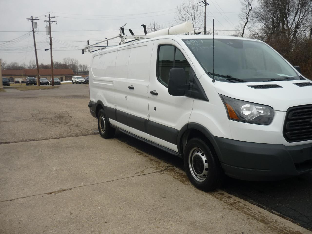 Ford Transit 150 Van Low Roof 60/40 Pass. 148-in. WB 2017
