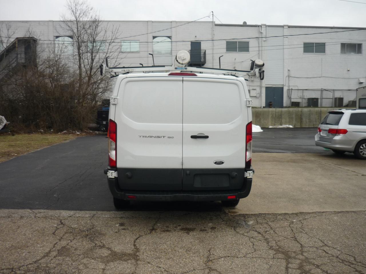 Ford Transit 150 Van Low Roof 60/40 Pass. 148-in. WB 2017