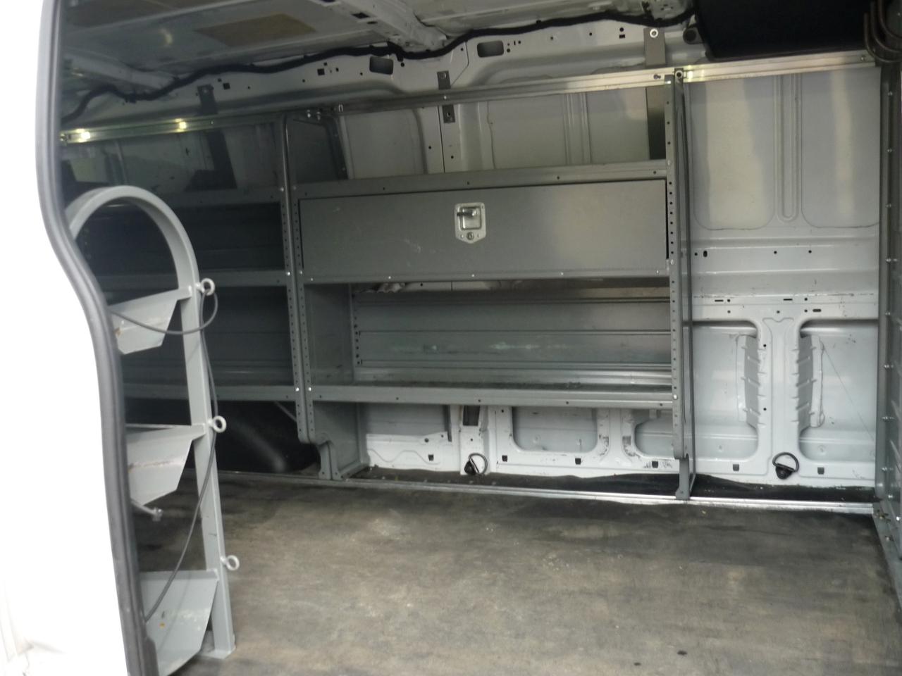 Ford Transit 150 Van Low Roof 60/40 Pass. 148-in. WB 2017