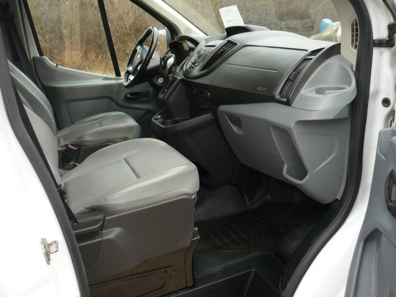 Ford Transit 150 Van Low Roof 60/40 Pass. 148-in. WB 2017