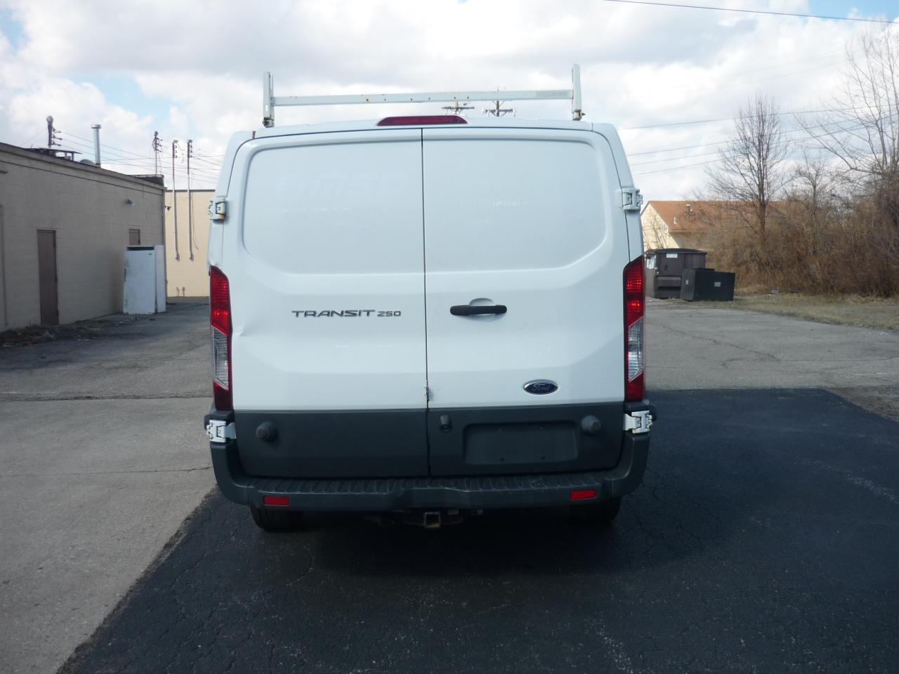 Ford Transit 250 Van Low Roof 60/40 Pass. 148-in. WB 2015