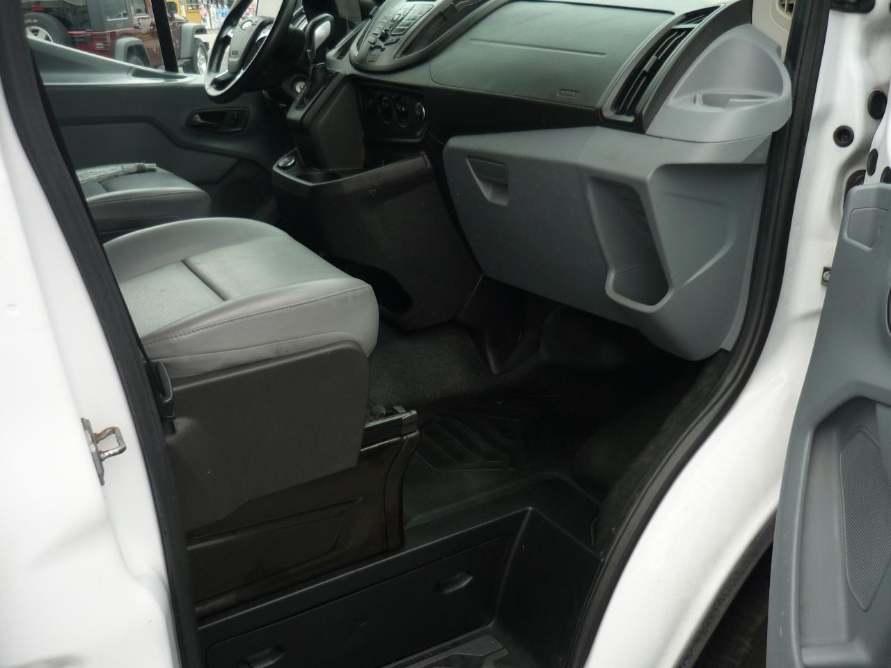 Ford Transit 250 Van Low Roof 60/40 Pass.130-in. WB 2017