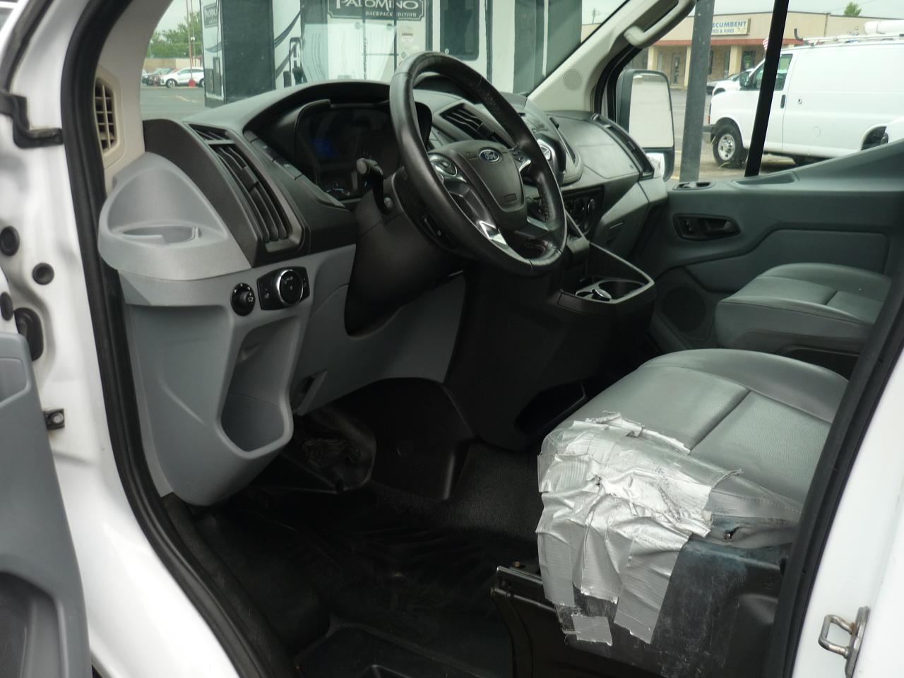 Ford Transit 250 Van Low Roof 60/40 Pass.130-in. WB 2017