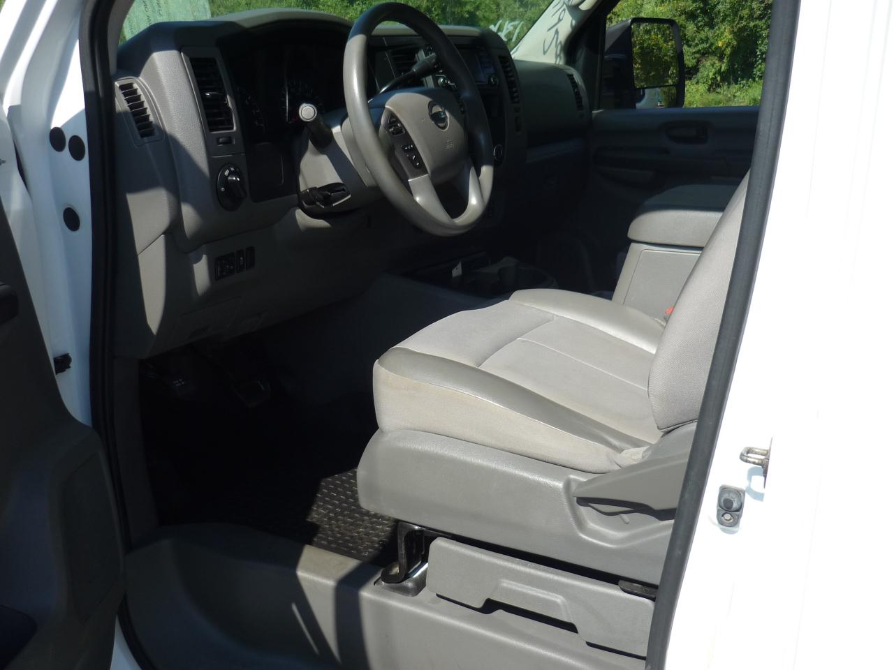 Nissan NV Cargo 2500 HD SV V8 2018