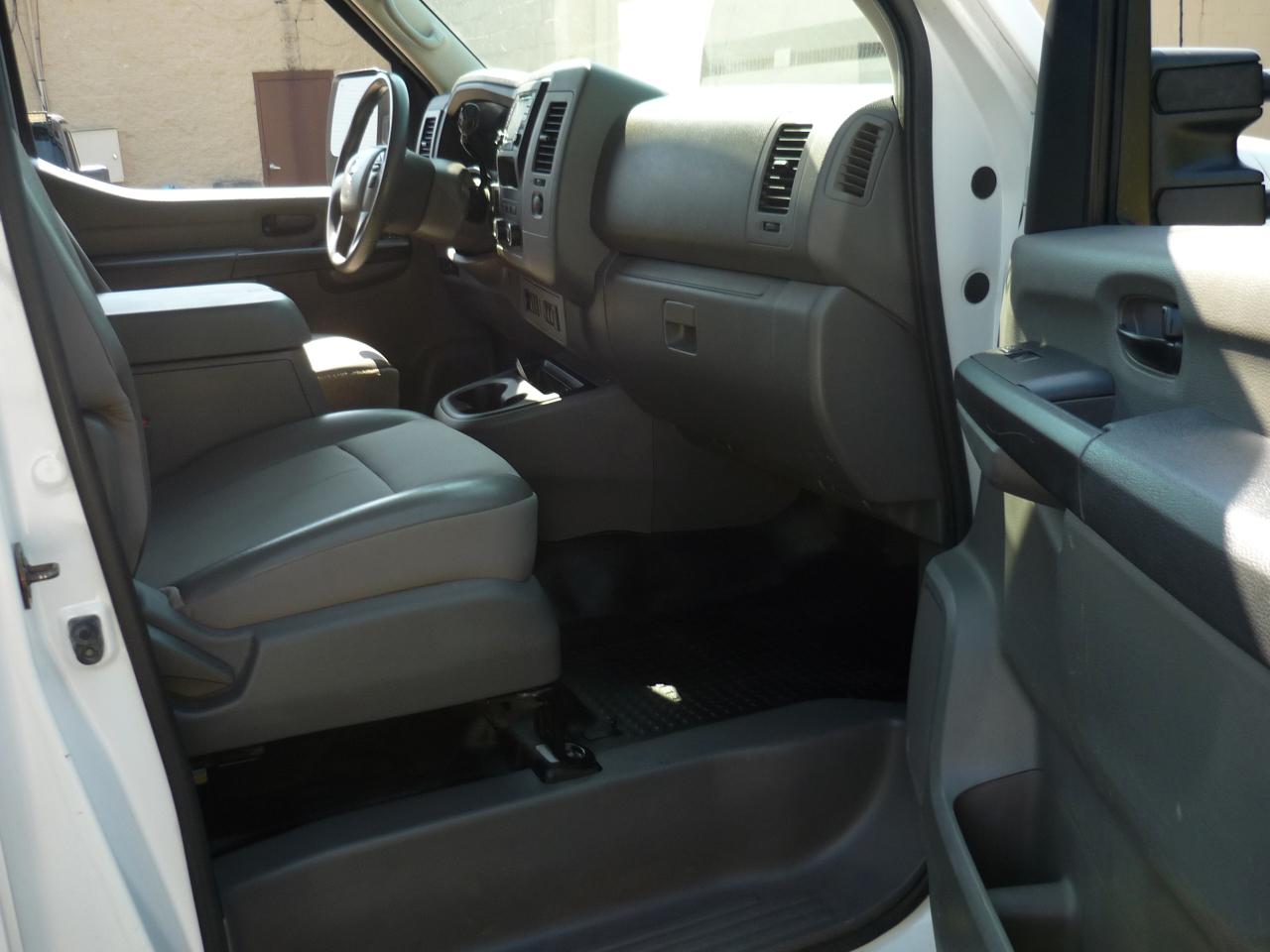 Nissan NV Cargo 2500 HD SV V8 2018