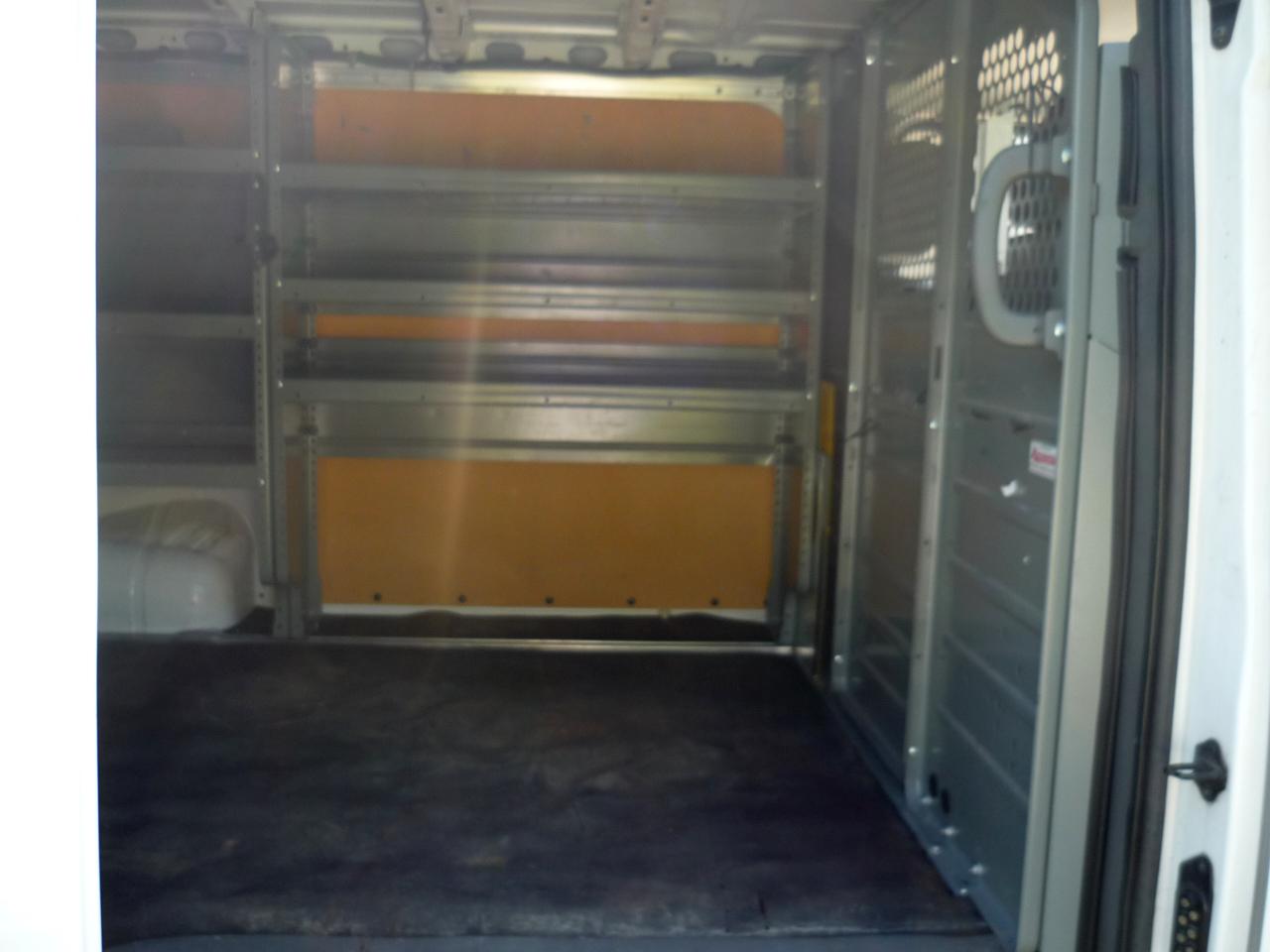 Nissan NV Cargo 2500 HD SV V8 2018