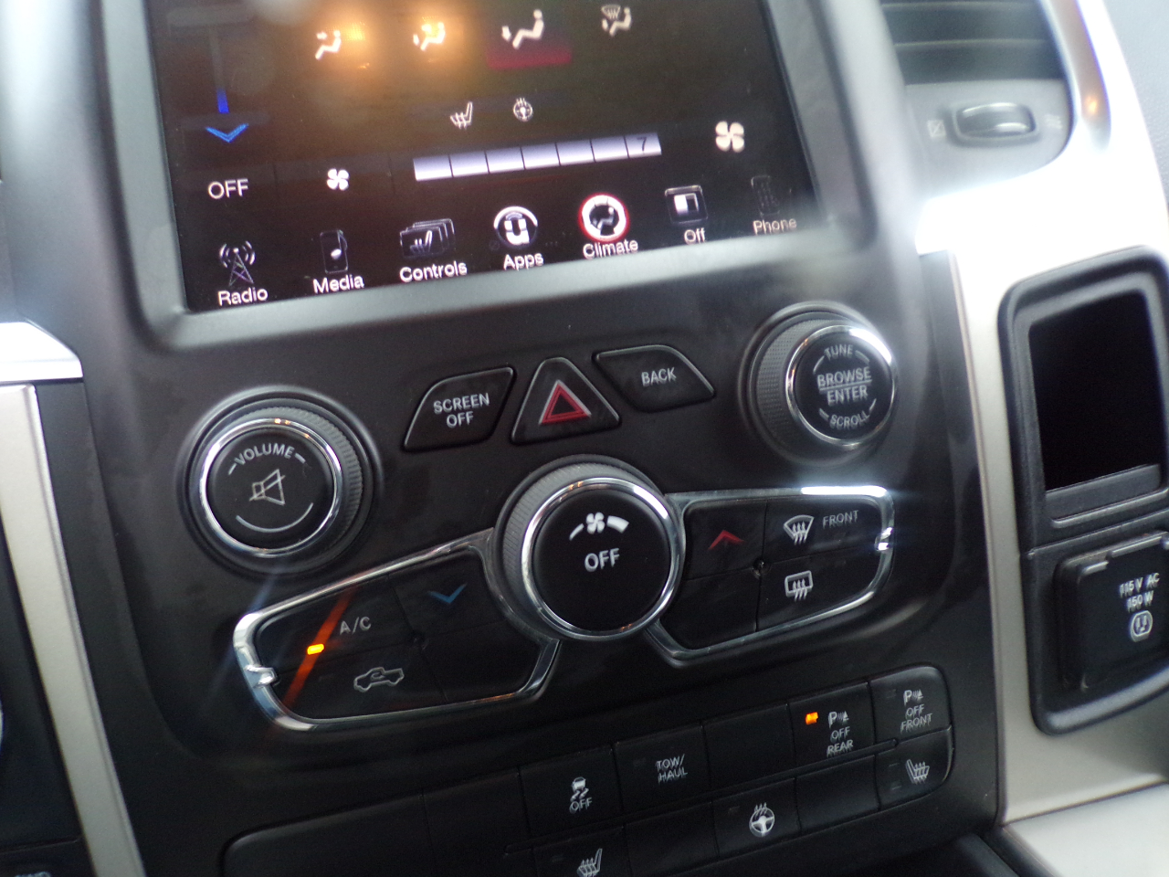 RAM 1500 Big Horn Quad Cab 4WD SWB 2014