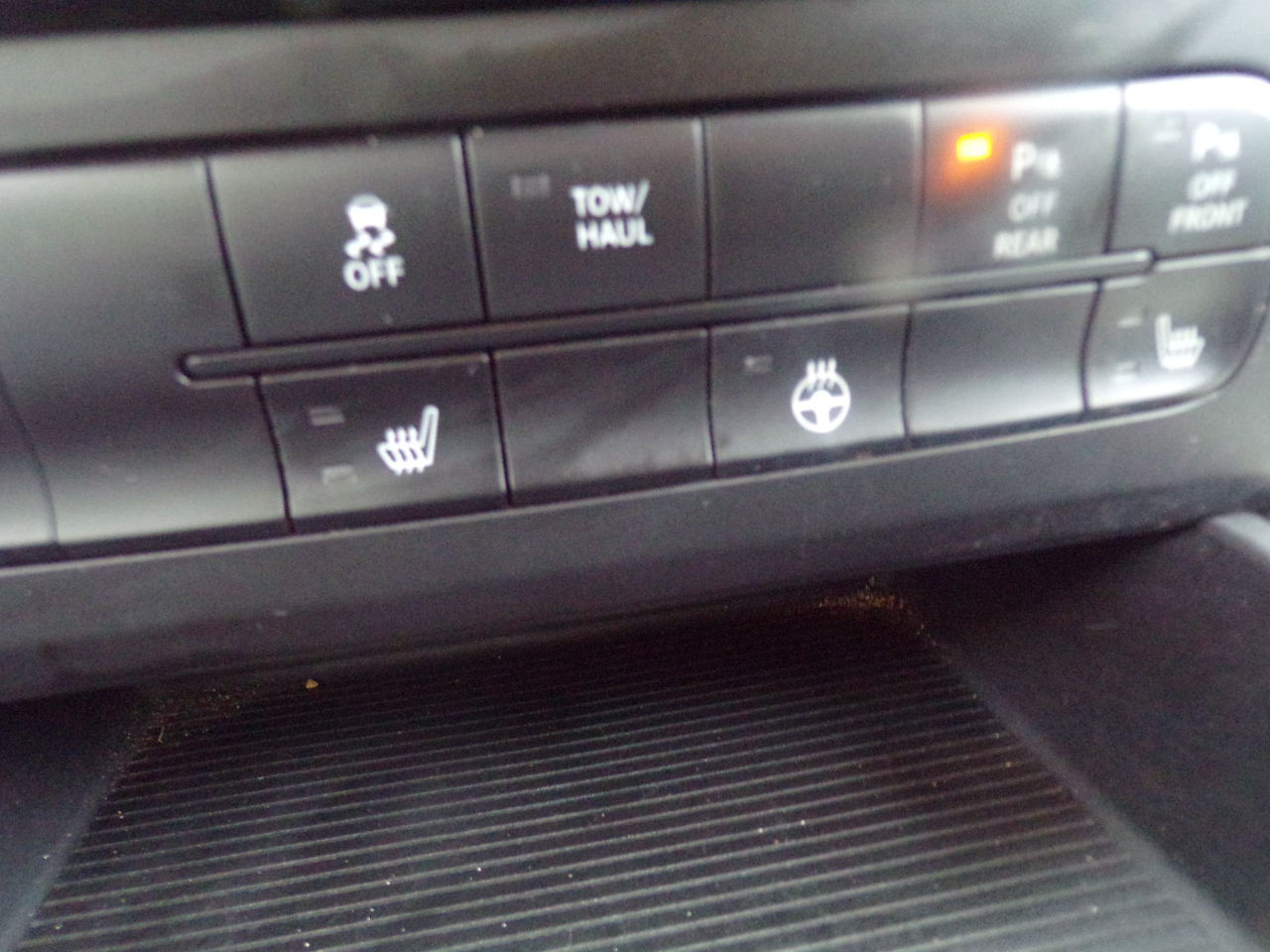 RAM 1500 Big Horn Quad Cab 4WD SWB 2014