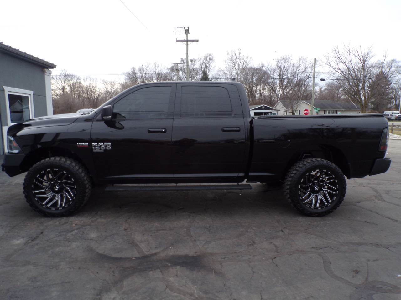 RAM 1500 Classic Tradesman 4x4 Crew Cab 6'4" Box 2019