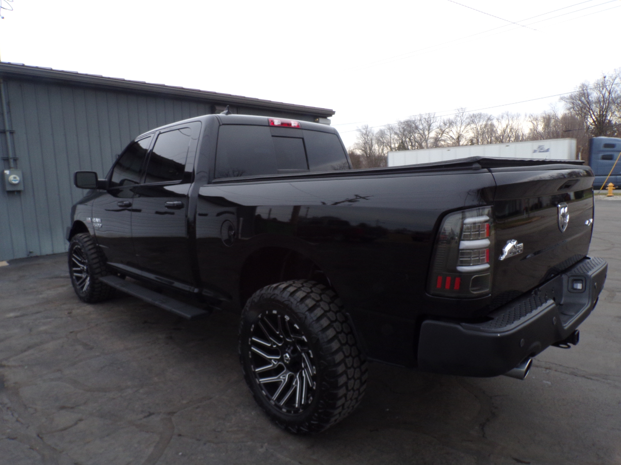 RAM 1500 Classic Tradesman 4x4 Crew Cab 6'4" Box 2019