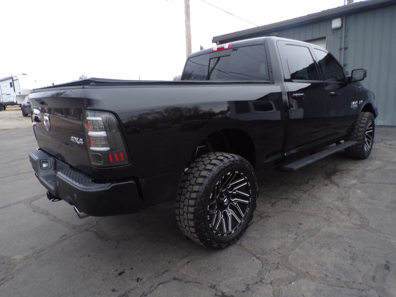 RAM 1500 Classic Tradesman 4x4 Crew Cab 6'4" Box 2019