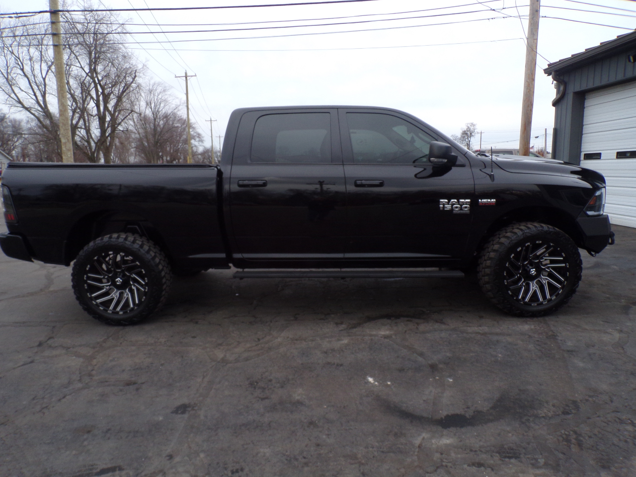 RAM 1500 Classic Tradesman 4x4 Crew Cab 6'4" Box 2019