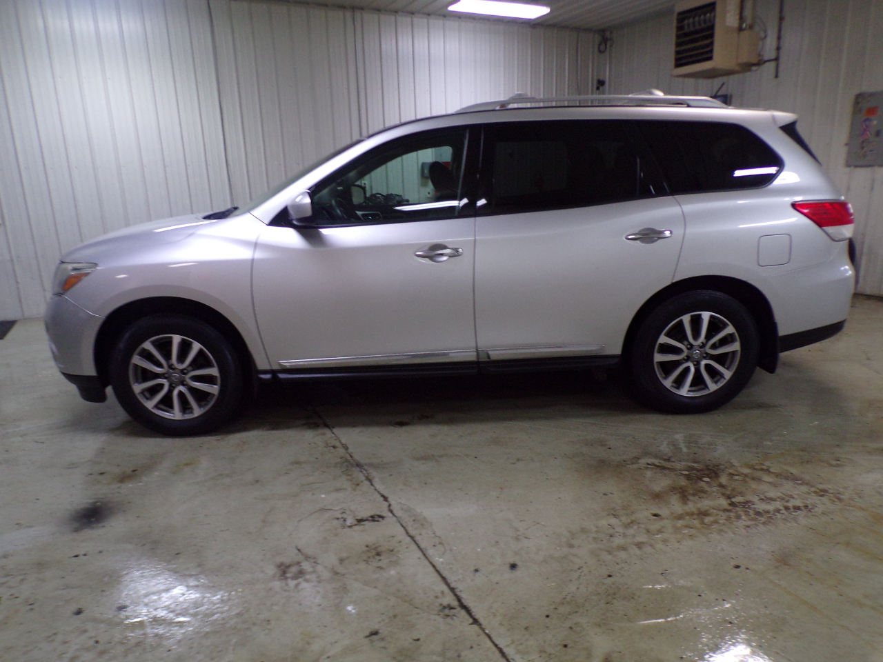 Nissan Pathfinder SV 4WD 2013