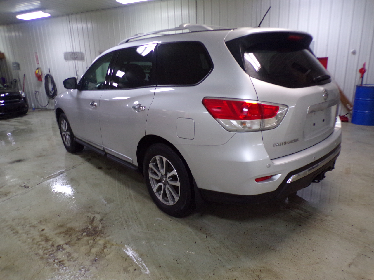 Nissan Pathfinder SV 4WD 2013