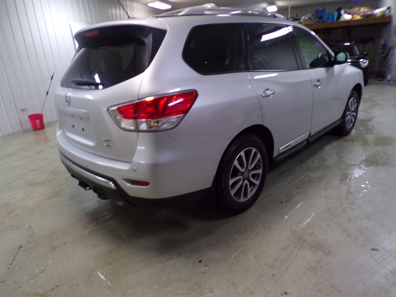 Nissan Pathfinder SV 4WD 2013