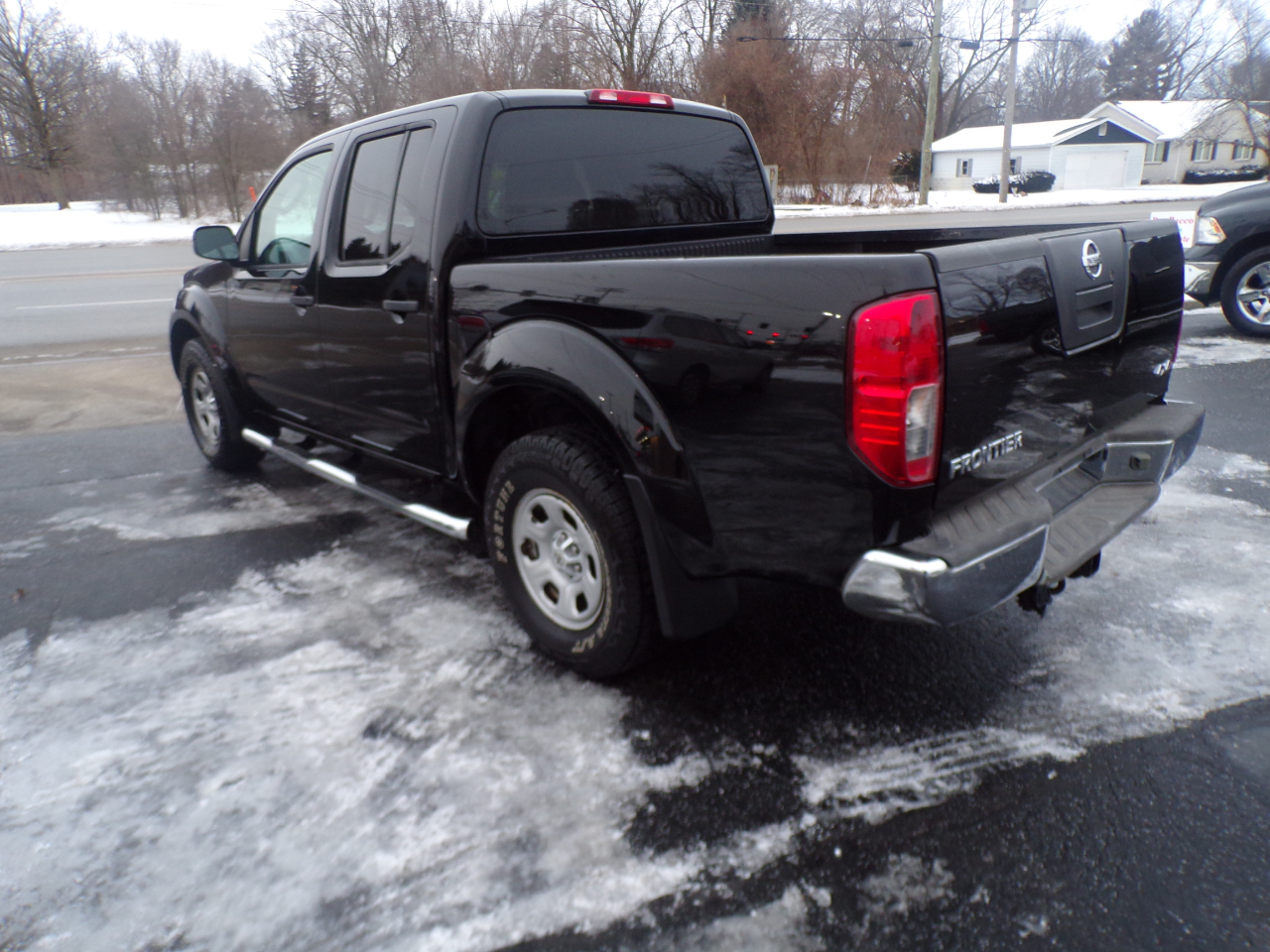 Nissan Frontier SL Crew Cab 4WD 2011