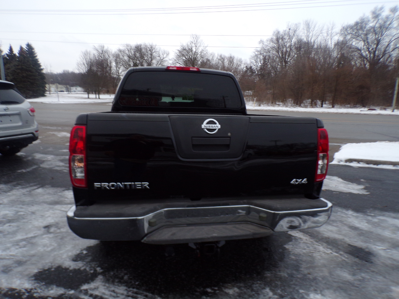 Nissan Frontier SL Crew Cab 4WD 2011