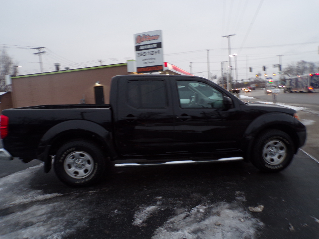 Nissan Frontier SL Crew Cab 4WD 2011