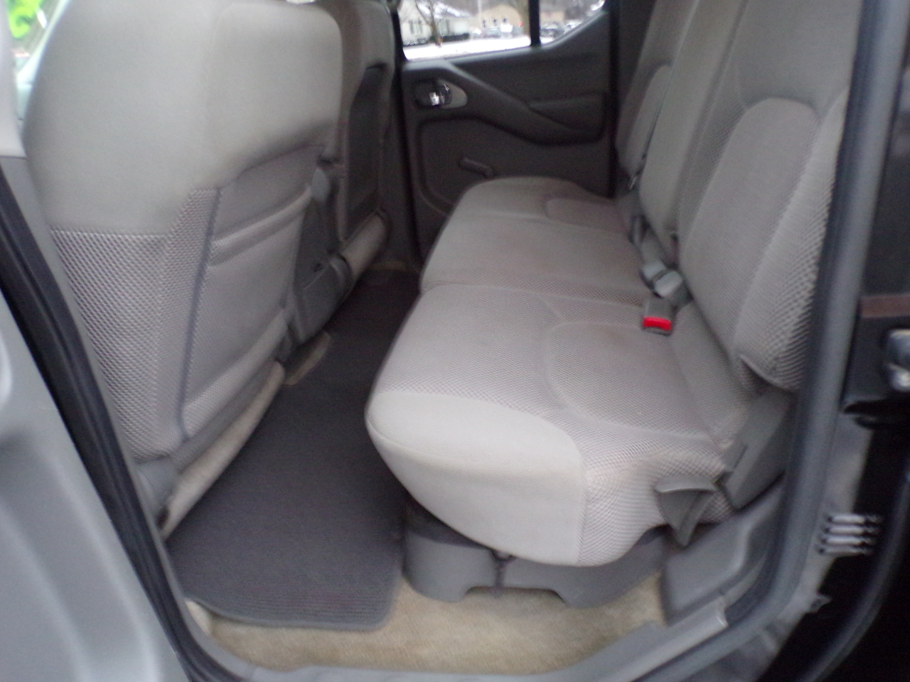 Nissan Frontier SL Crew Cab 4WD 2011