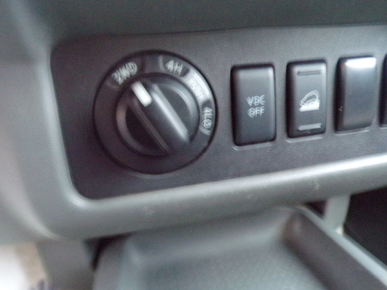 Nissan Frontier SL Crew Cab 4WD 2011