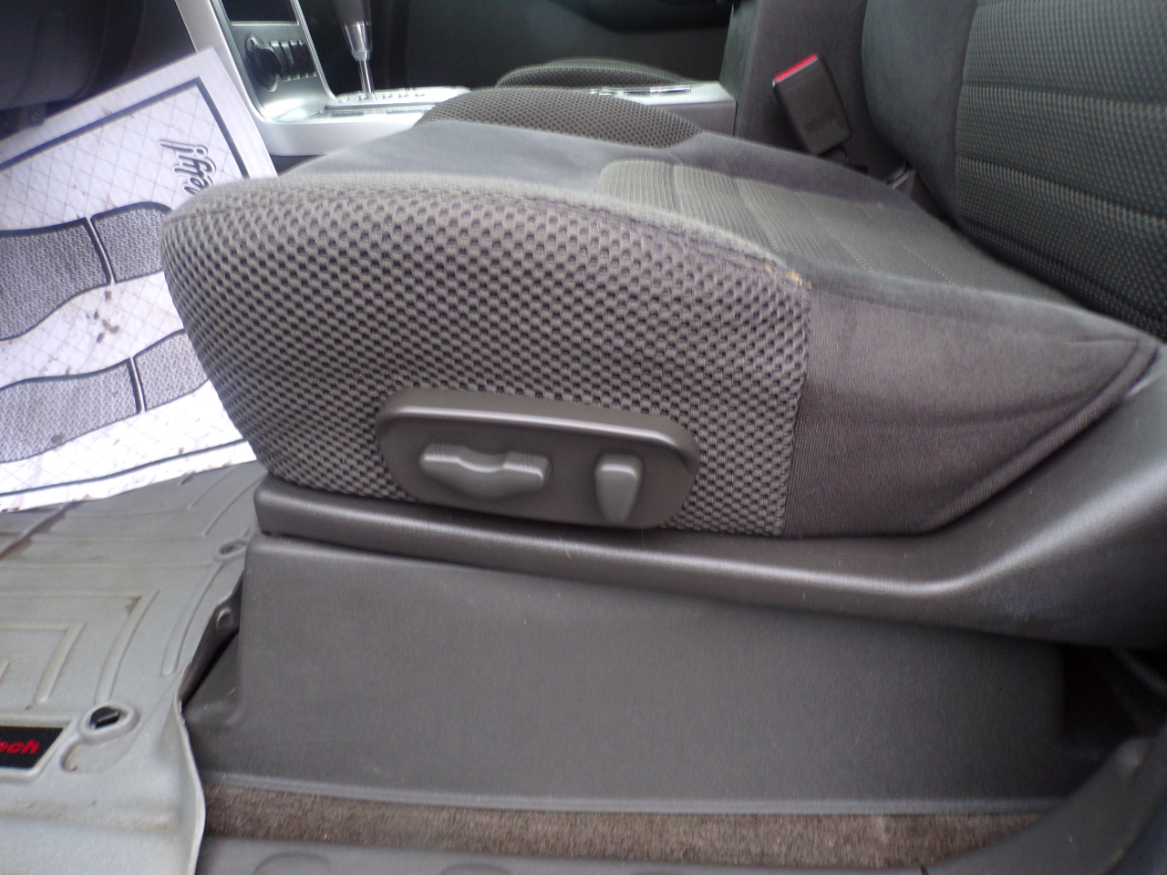 Nissan Pathfinder LE 4WD 2010