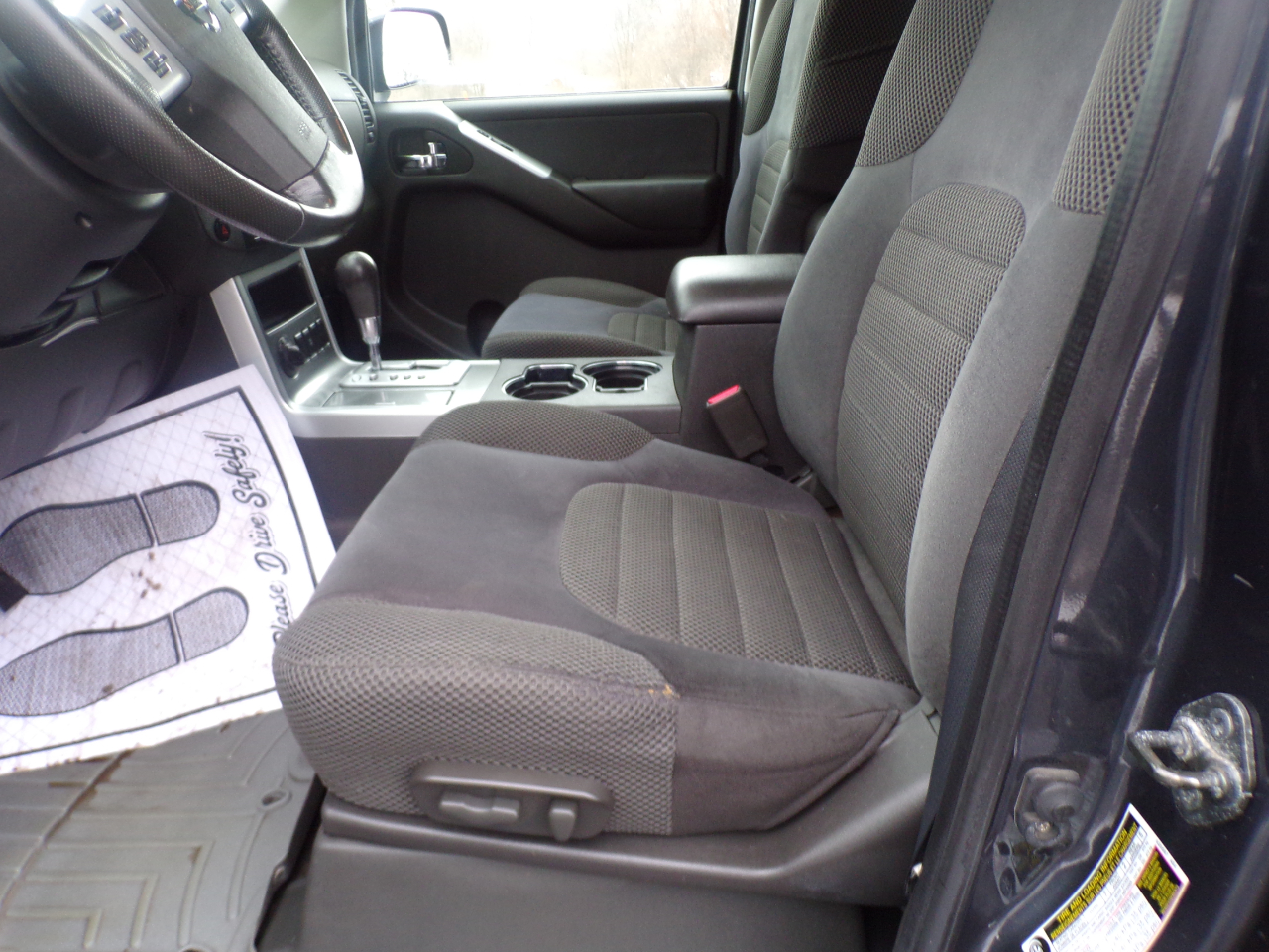 Nissan Pathfinder LE 4WD 2010