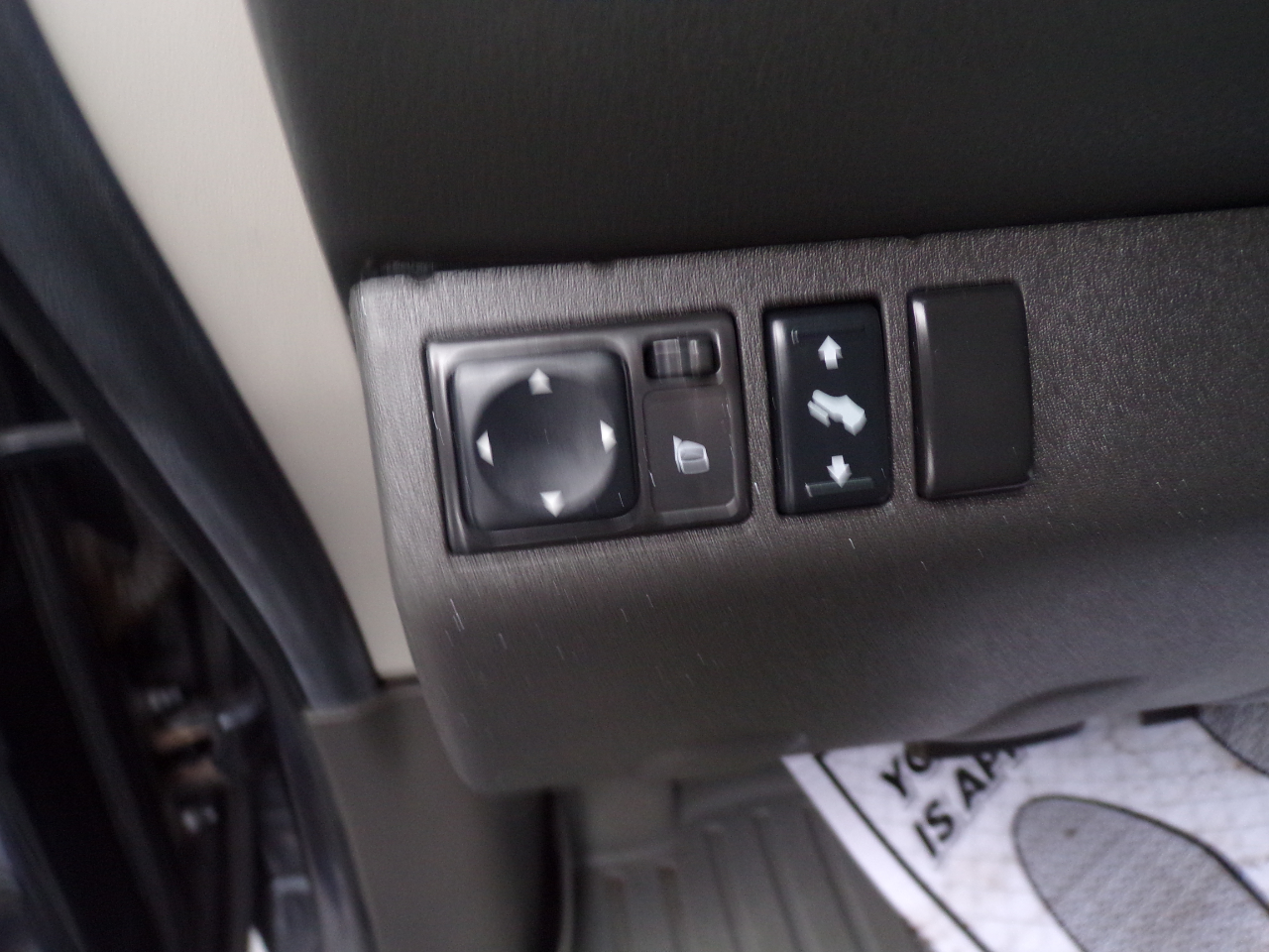 Nissan Pathfinder LE 4WD 2010