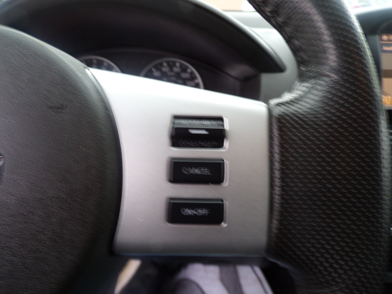 Nissan Pathfinder LE 4WD 2010