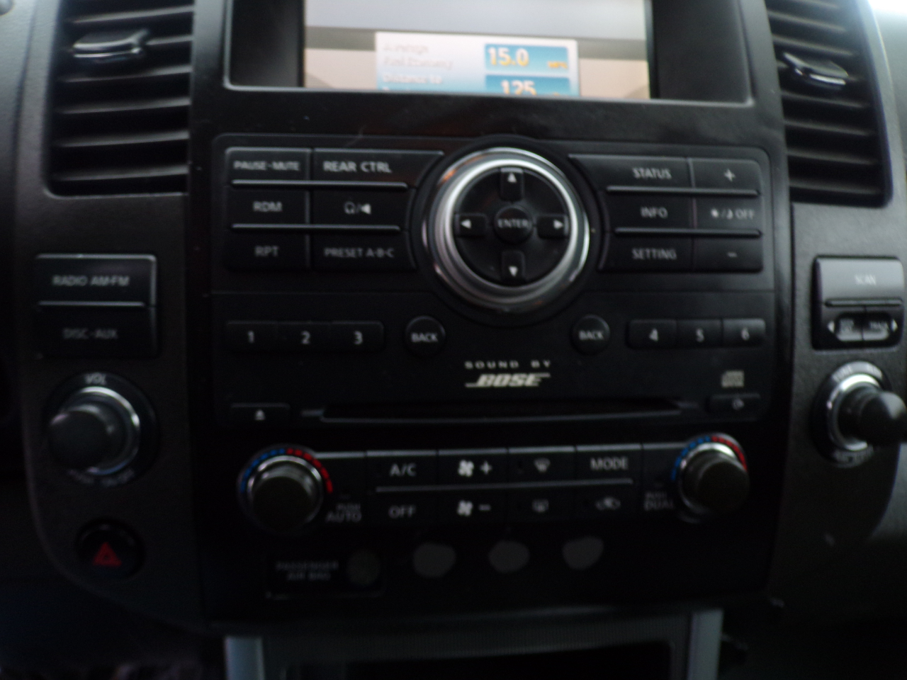 Nissan Pathfinder LE 4WD 2010