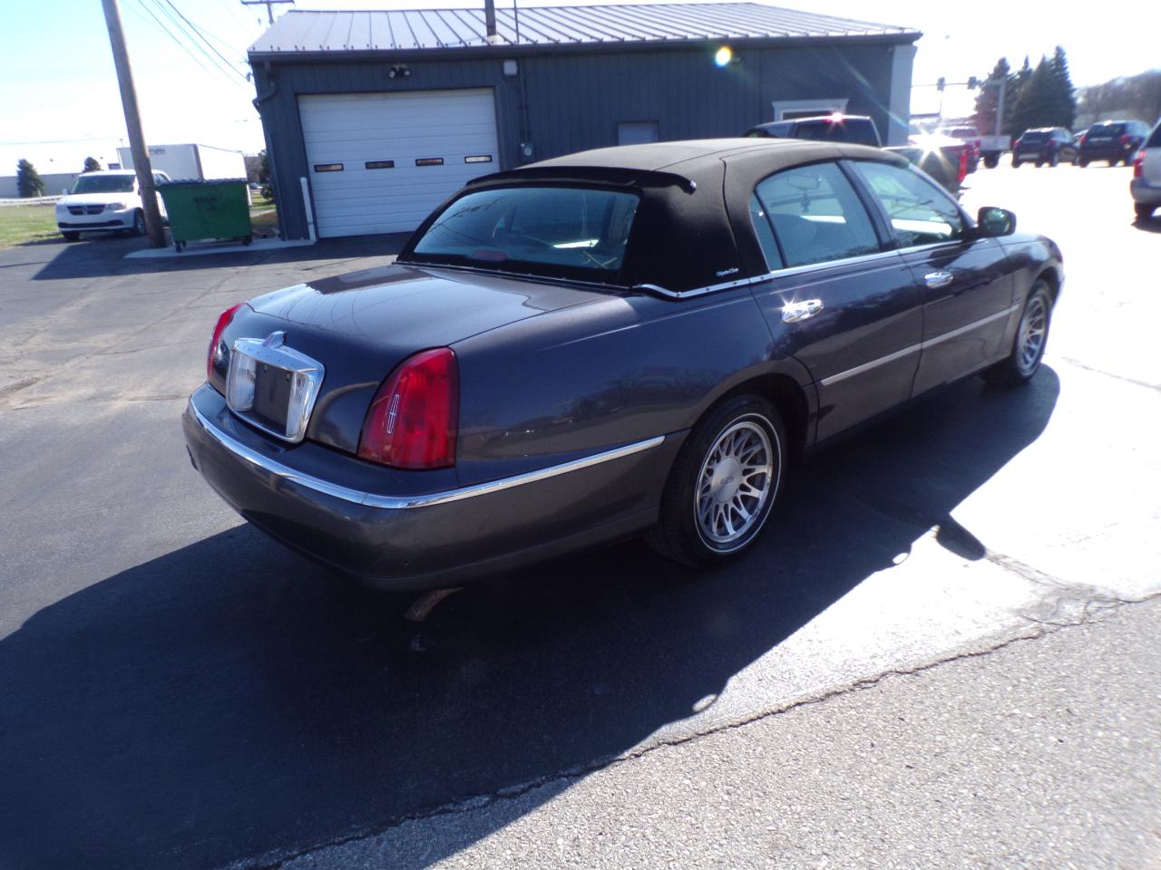 Lincoln Town Car Signature 2001