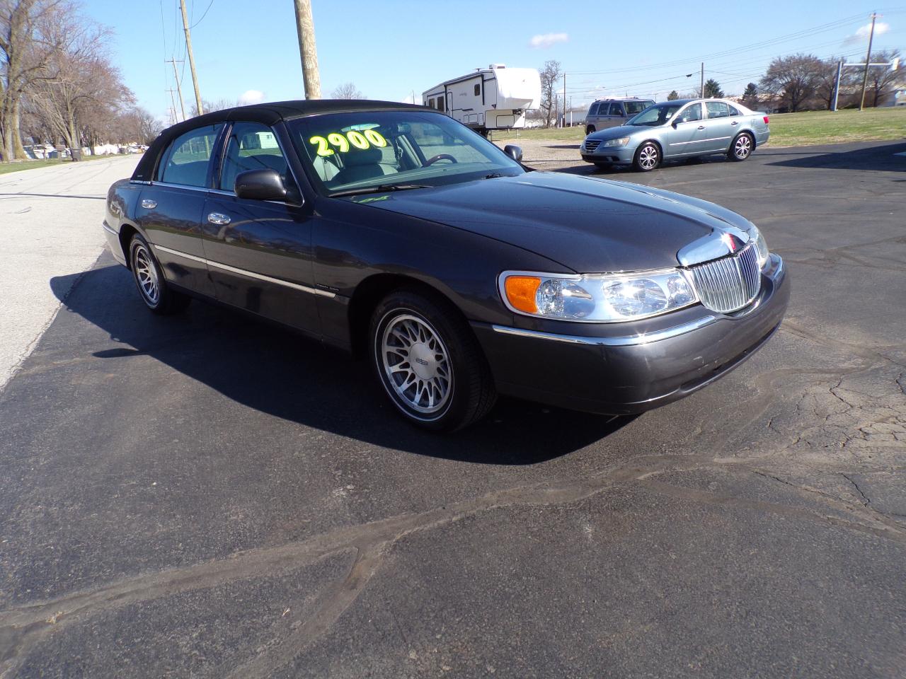 Lincoln Town Car Signature 2001