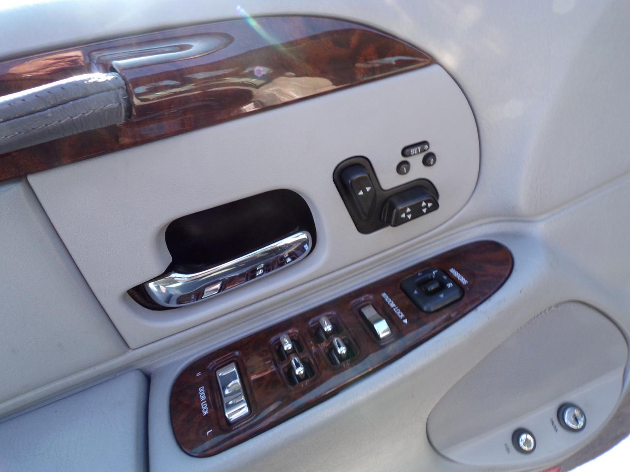 Lincoln Town Car Signature 2001