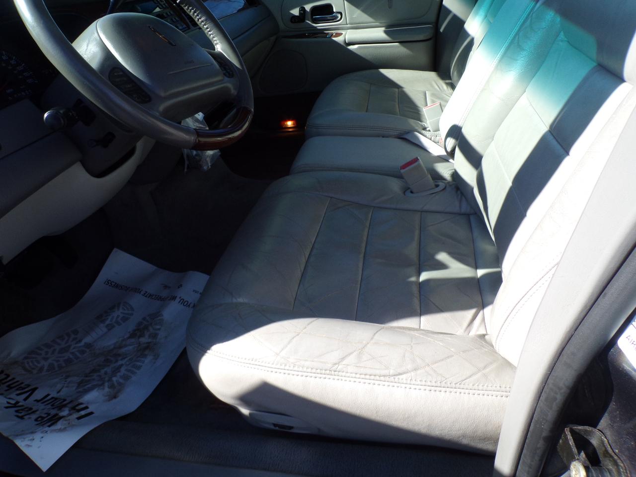 Lincoln Town Car Signature 2001