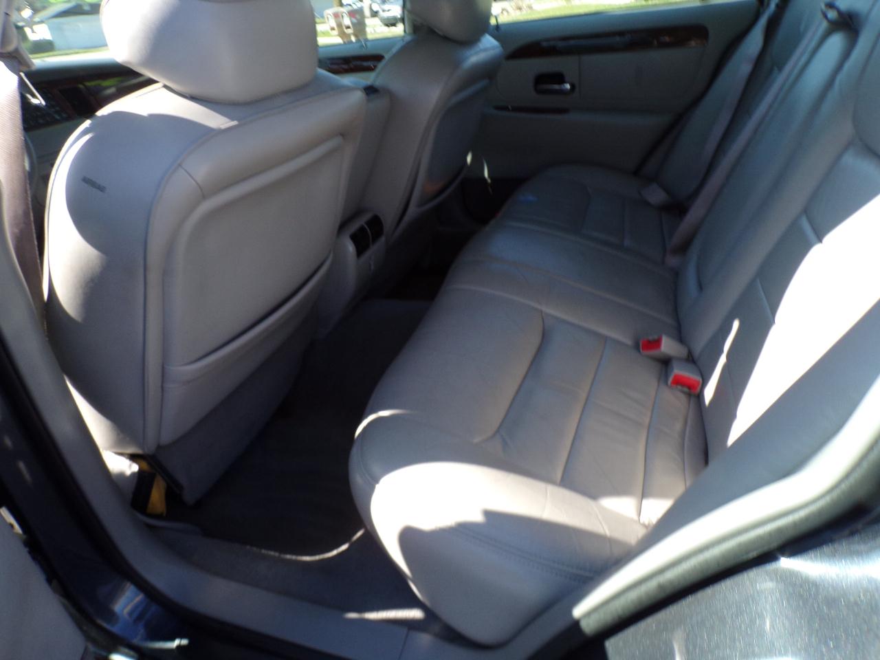 Lincoln Town Car Signature 2001