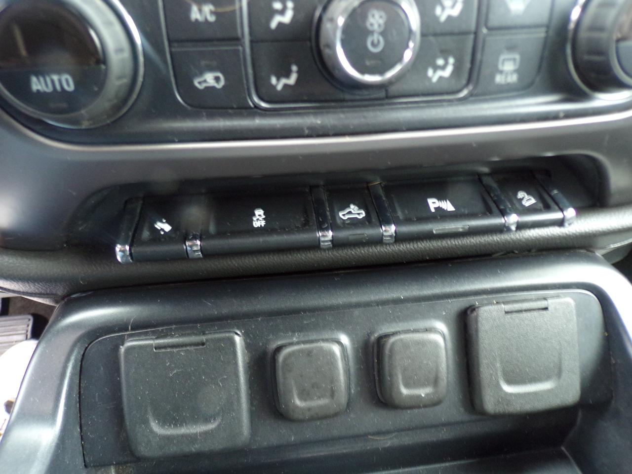 GMC Sierra 1500 SLT Crew Cab Short Box 4WD 2015