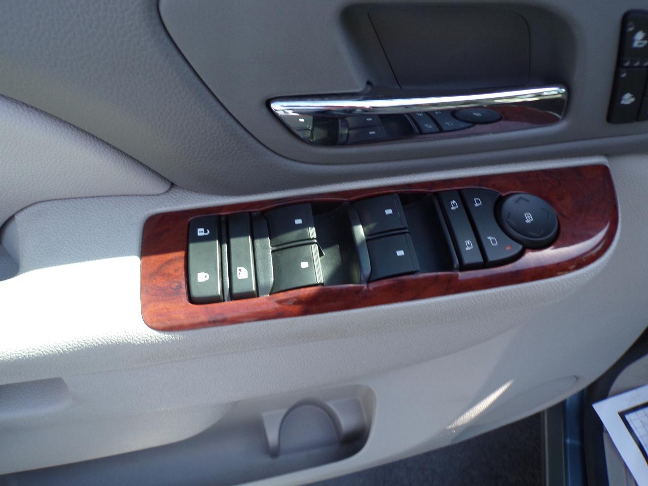 Chevrolet Silverado 1500 LTZ Crew Cab 4WD 2012