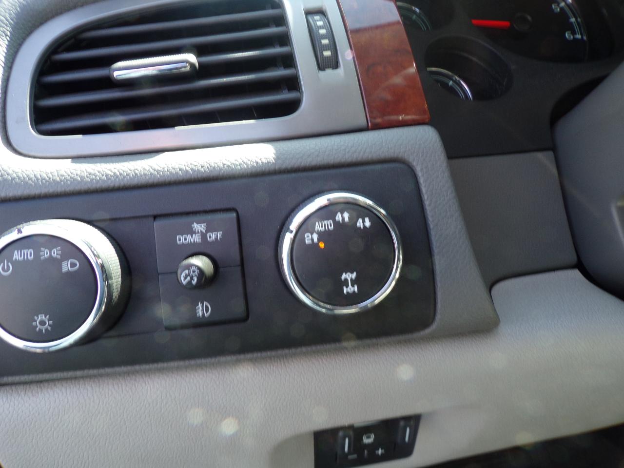 Chevrolet Silverado 1500 LTZ Crew Cab 4WD 2012