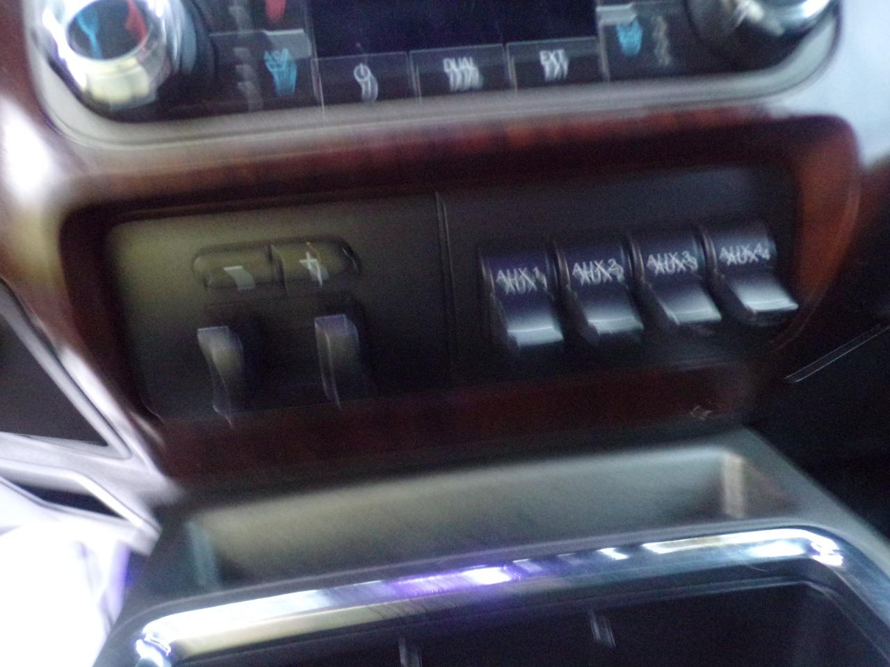 Ford F-250 SD Lariat Crew Cab Short Bed 4WD 2011