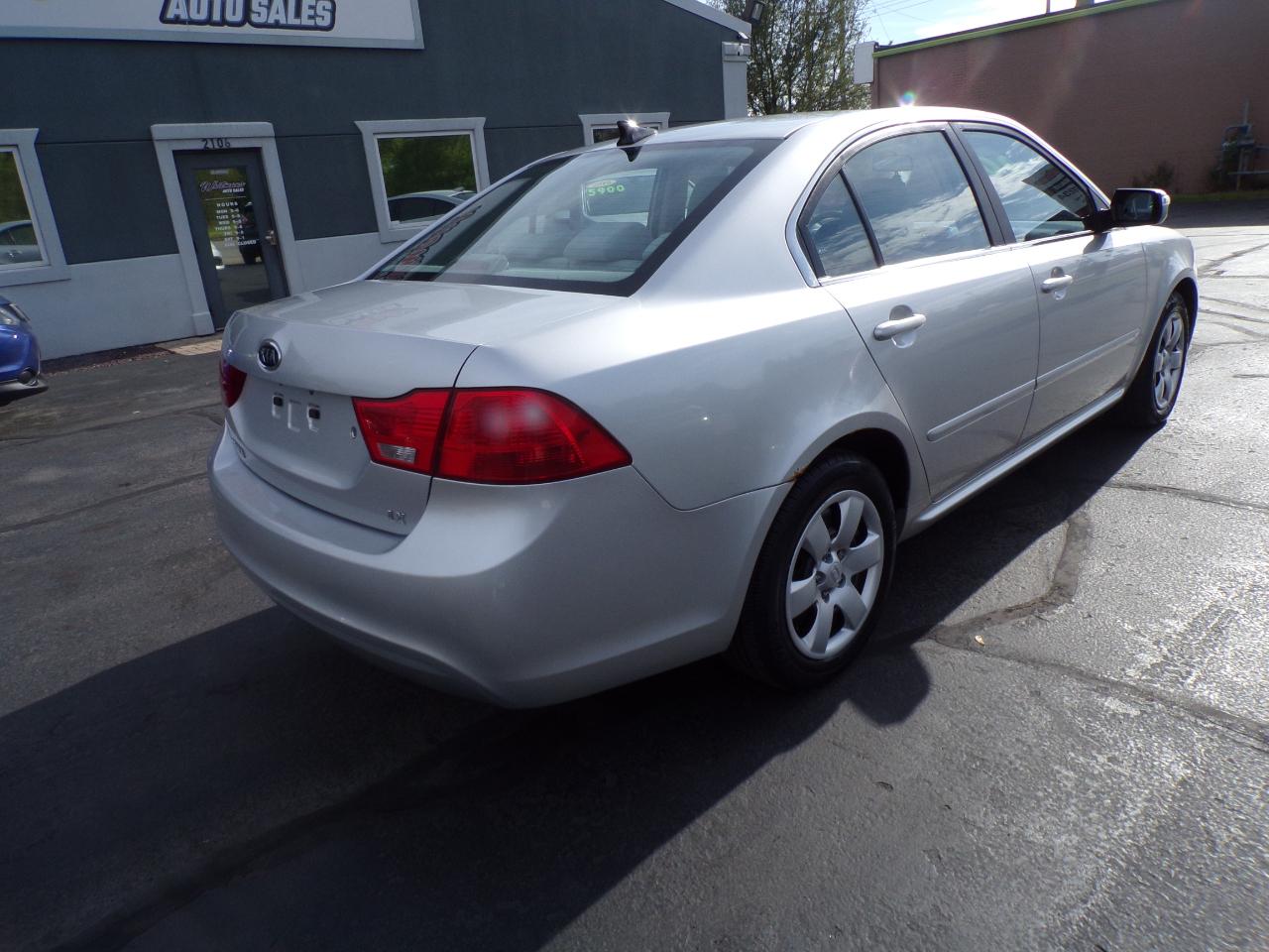 Kia Optima LX 2010