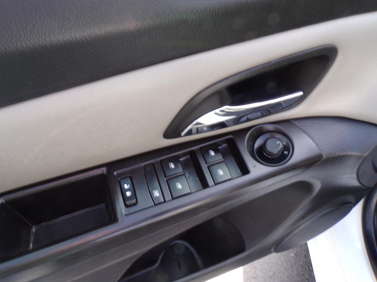 Chevrolet Cruze LS Auto 2015