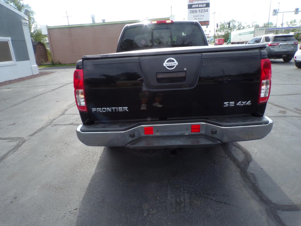 Nissan Frontier LE King Cab 4WD 2010