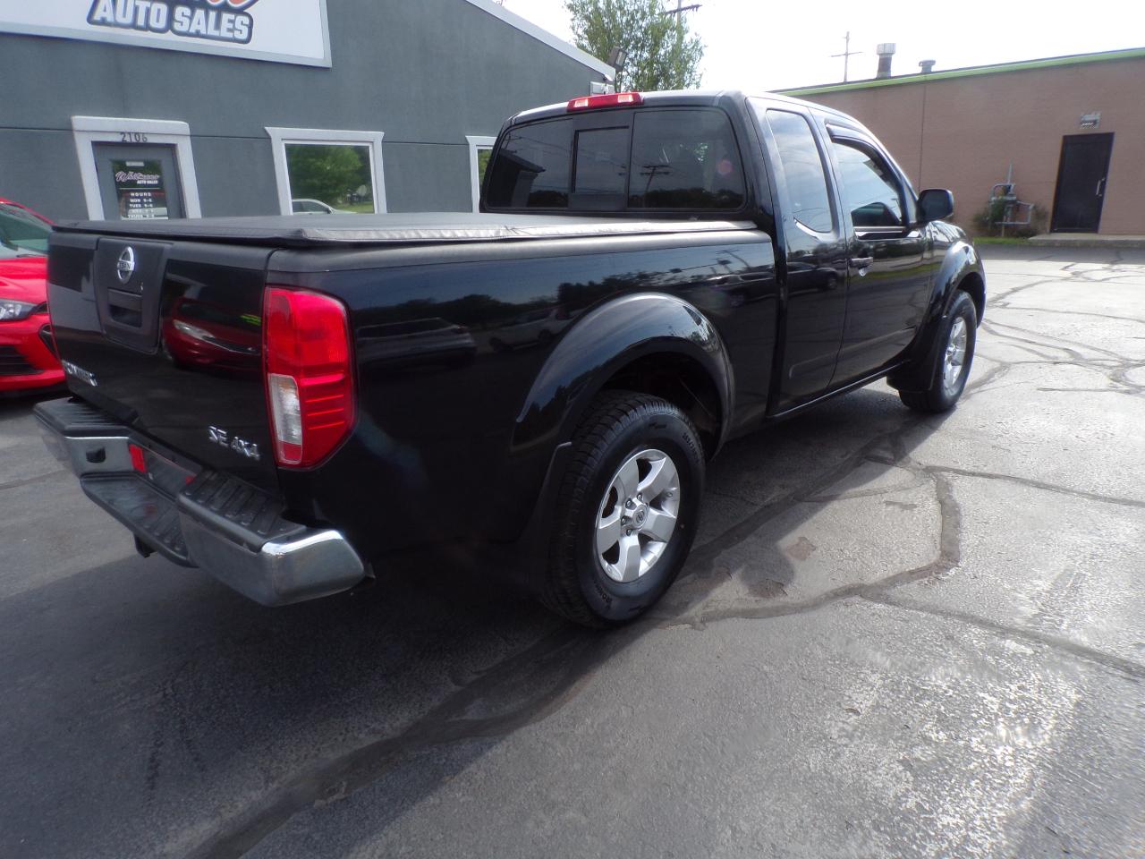 Nissan Frontier LE King Cab 4WD 2010
