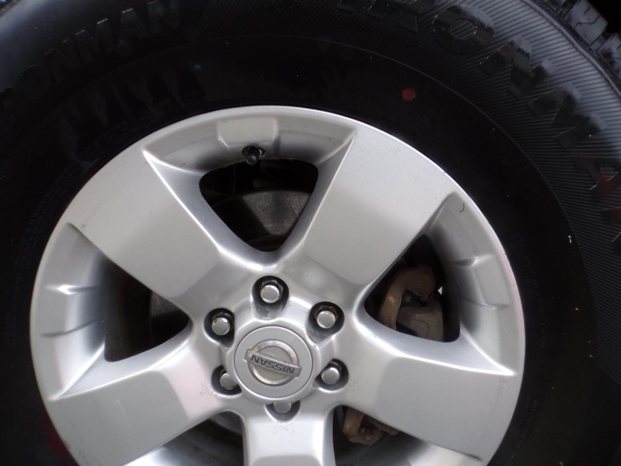 Nissan Frontier LE King Cab 4WD 2010