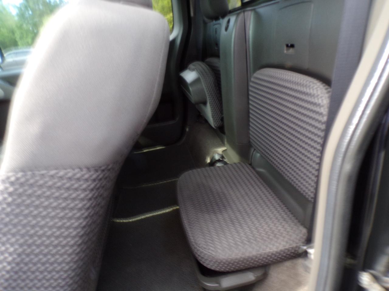 Nissan Frontier LE King Cab 4WD 2010