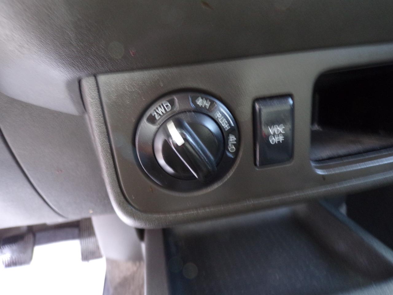 Nissan Frontier LE King Cab 4WD 2010