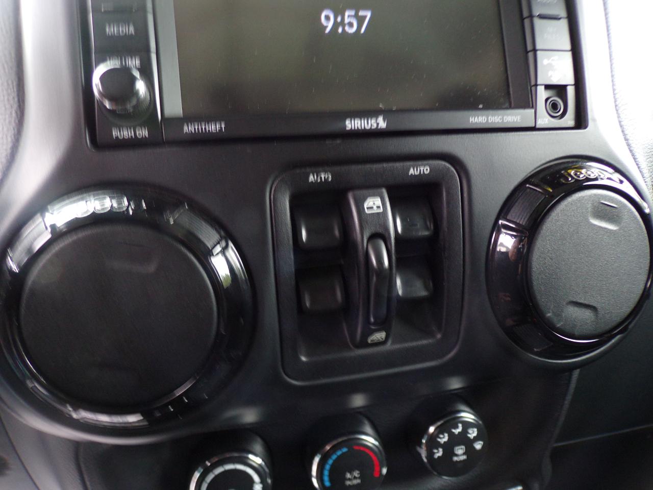 Jeep Wrangler Unlimited Sahara 4WD 2014
