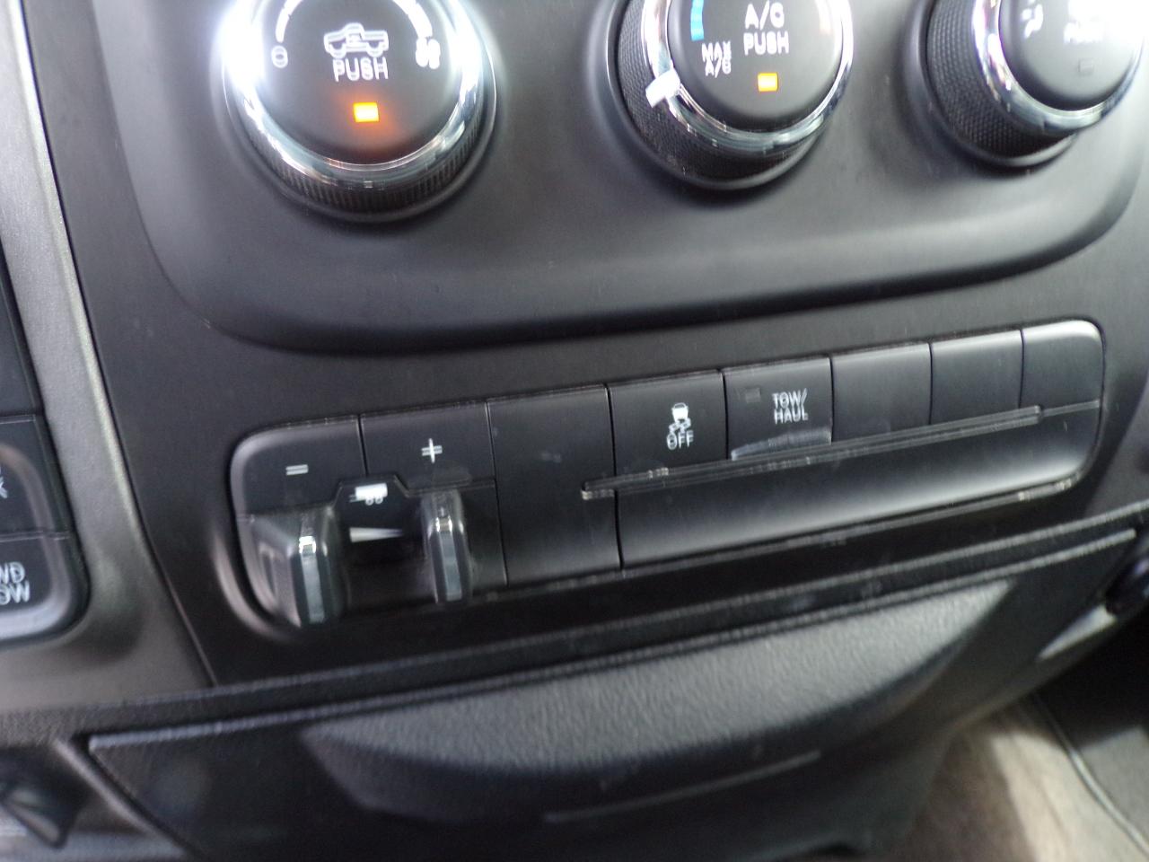 RAM 1500 Tradesman Crew Cab SWB 4WD 2014