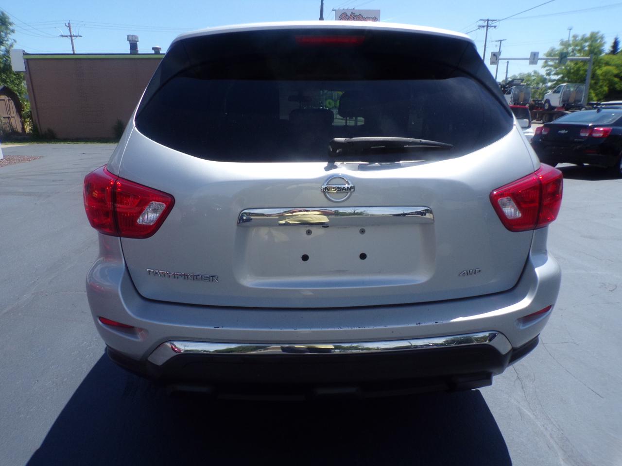 Nissan Pathfinder S 4D SUV 4WD 2017
